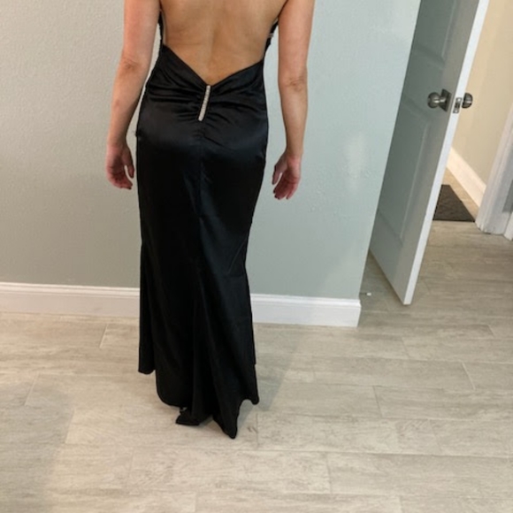 Gown - Picture 4 of 6